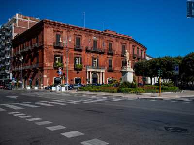 All�incrocio con la citata piazza Massari fa angolo un altro gioiello ottocentesco: palazzo Diana. Il fabbricato di un caratteristico colore rossastro fu prima la residenza del sindaco Massenzio Filo della Torre, poi banca della famiglia Diana per quarant�anni e infine sede del Tar
